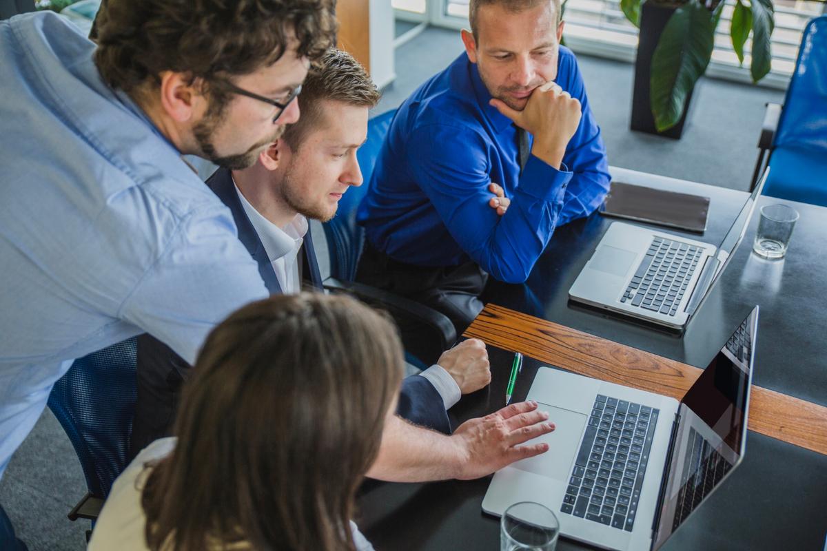 Dolugo team working on innovative AI solutions